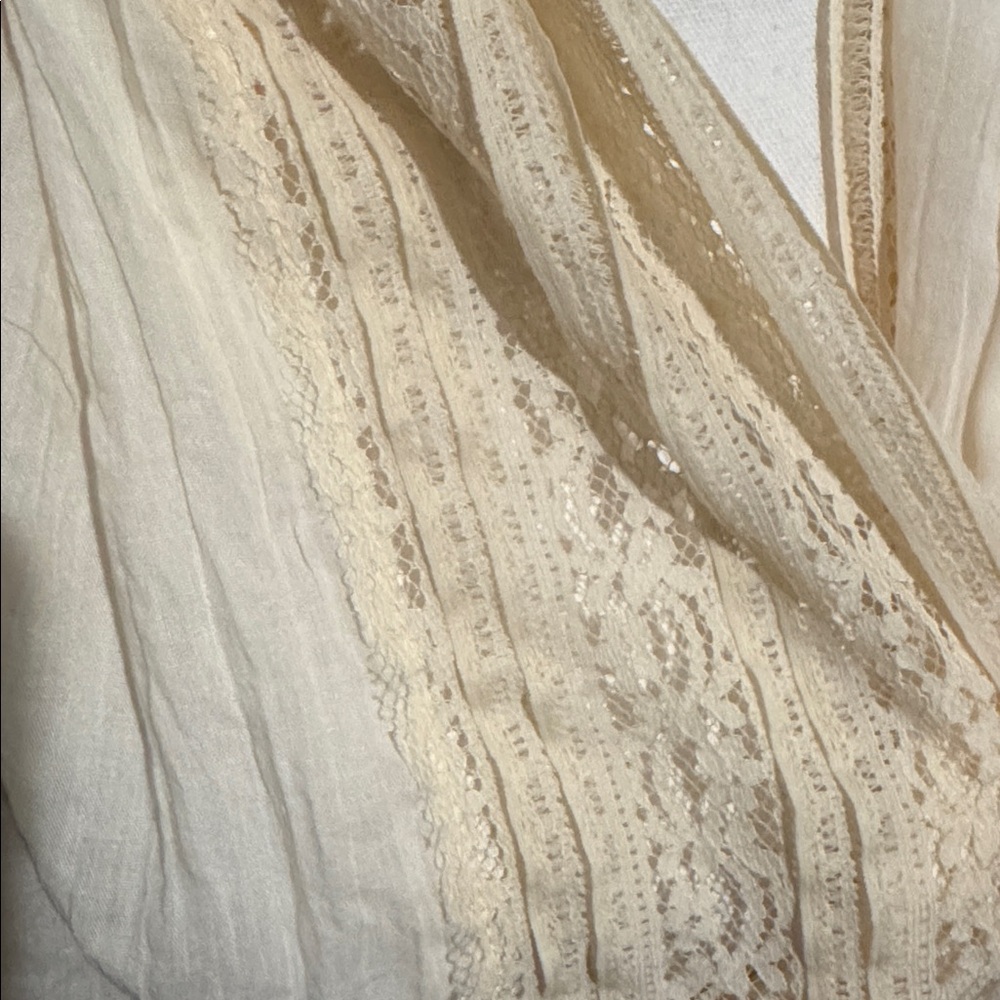 Free People Bohemian lace ecru and bone colored large scarf or wrap - Picture 4 of 7